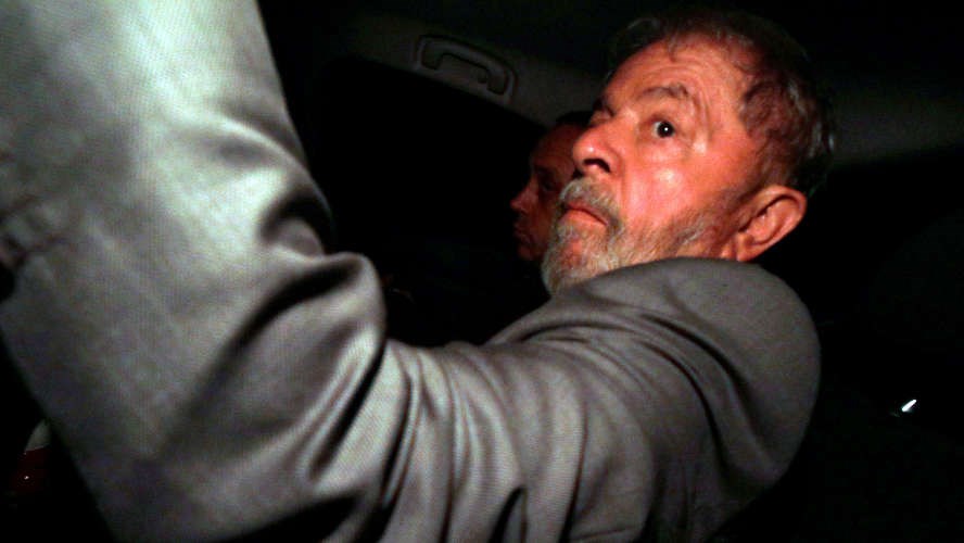 Σε διαπραγματεύσεις ο πρώην πρόεδρος της Βραζιλίας προκειμένου να παραδοθεί στις αρχές