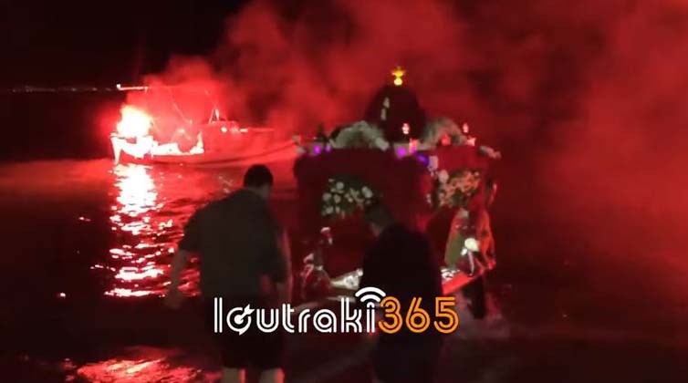 Η περιφορά του Επιταφίου στο Λουτράκι μέσα στη θάλασσα – ΒΙΝΤΕΟ