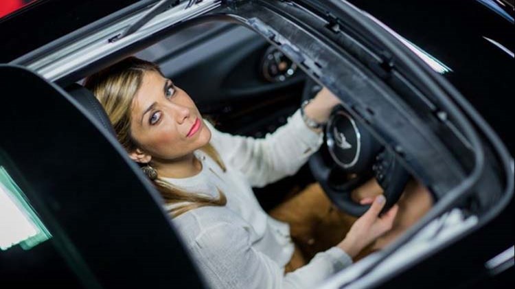 Μια Ελληνίδα η πιο επιτυχημένη πωλήτρια αυτοκινήτων στη Γερμανία