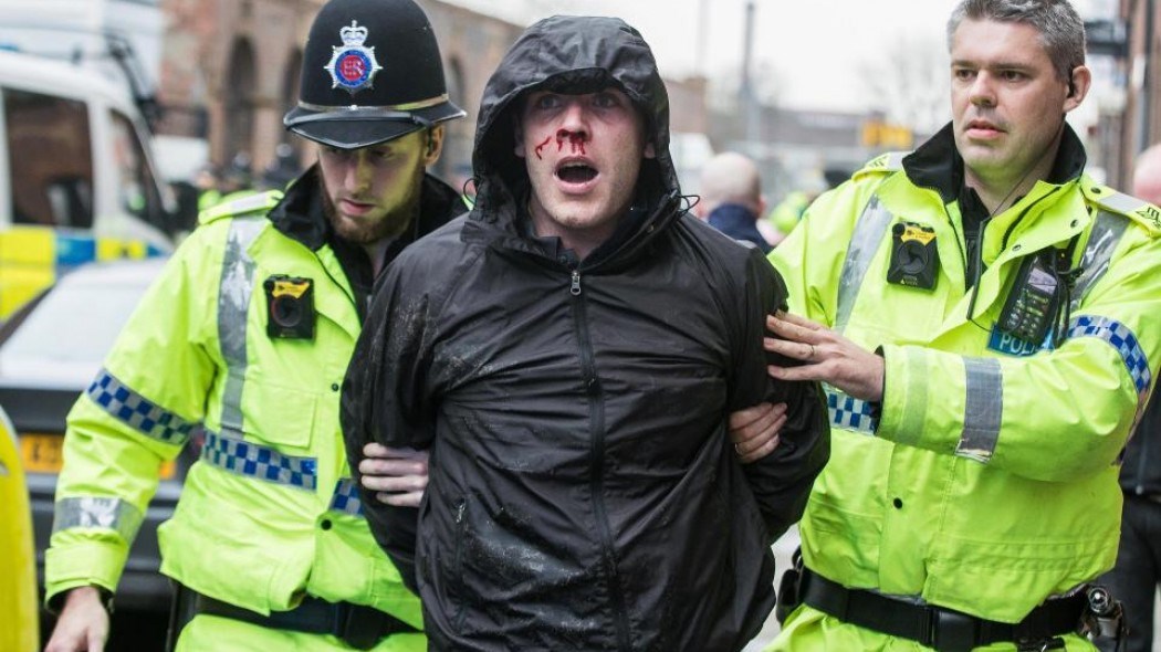 Σοβαρά επεισόδια στους δρόμους του Μάντσεστερ πριν το ντέρμπι Σίτι -Γιουνάιτεντ – ΒΙΝΤΕΟ