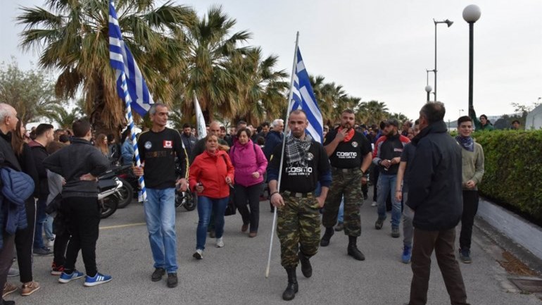 Ξεκίνησε νωρίς το έθιμο του ρουκετοπολέμου στη Χίο – BINTEO
