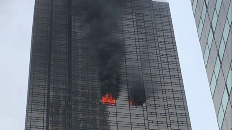 Φωτιά στον Πύργο του Τραμπ στη Νέα Υόρκη – ΤΩΡΑ