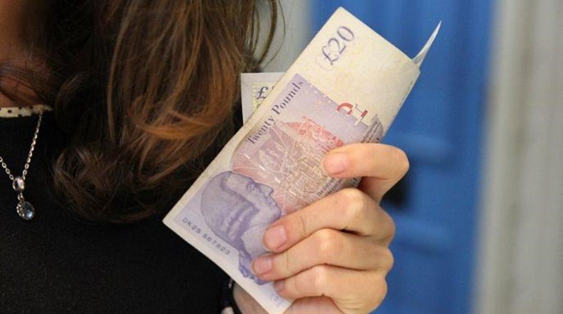 Βρετανίδα μάνα έστειλε «λογαριασμό» 2.200 ευρώ στην κόρη της επειδή τη… φιλοξένησε