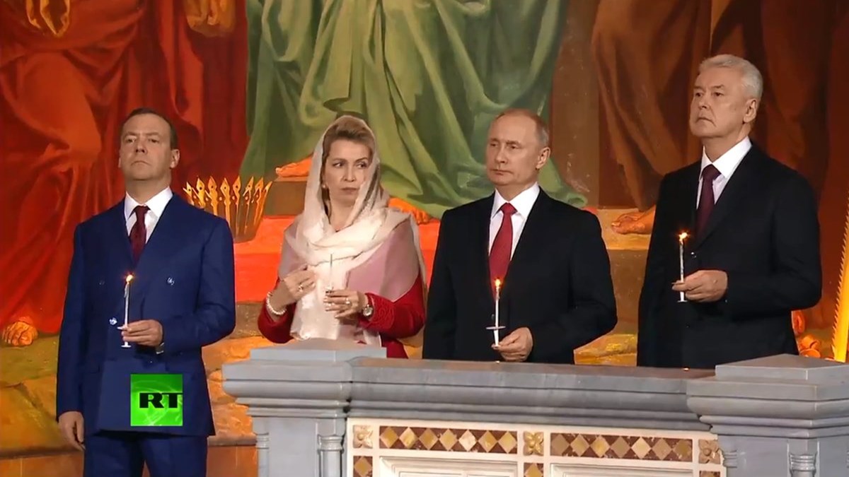 Μαζί έκαναν Ανάσταση Πούτιν – Μεντβέντεφ  – ΒΙΝΤΕΟ