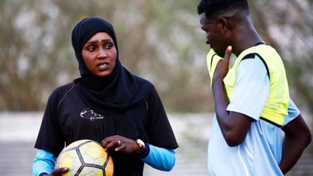 Στο Σουδάν η πρώτη γυναίκα προπονήτρια ανδρικής ομάδας στον αραβικό κόσμο