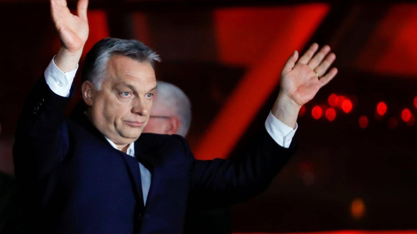 Η νίκη του Όρμπαν στις ουγγρικές εκλογές έφερε παραιτήσεις στα επιτελεία των αντιπάλων
