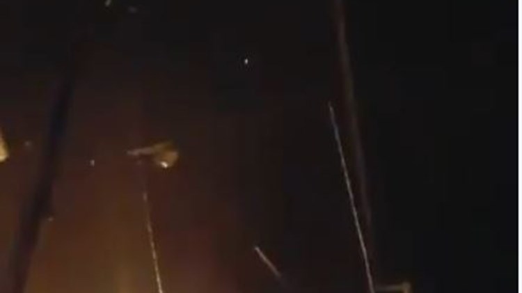 Αναφορές για πολλούς νεκρούς  και τραυματίες στο στρατιωτικό αεροδρόμιο που βομβαρδίστηκε στη Συρία – ΤΩΡΑ