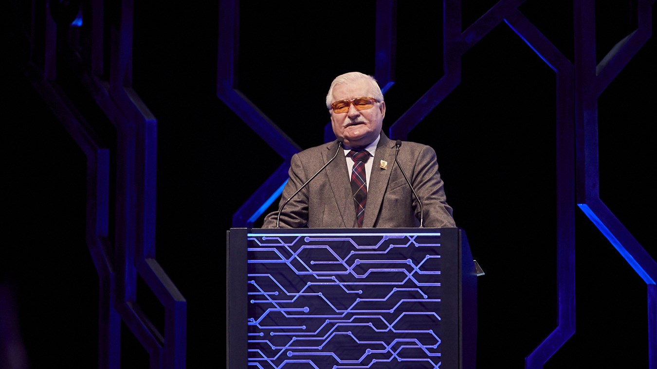 Λεχ Βαλέσα: Το παλιό “πεθαίνει” στην Ευρώπη