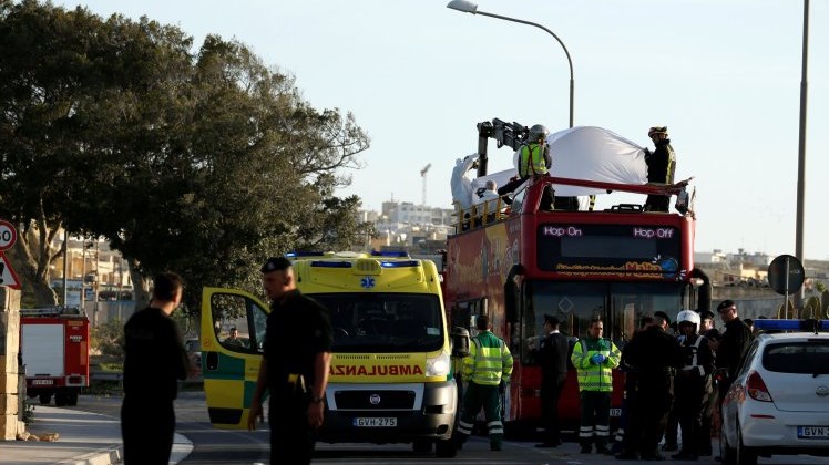 Φρίκη: Το κλαδί ενός δέντρου σκότωσε τουρίστες που κάθονταν σε ανοιχτό λεωφορείο- ΒΙΝΤΕΟ