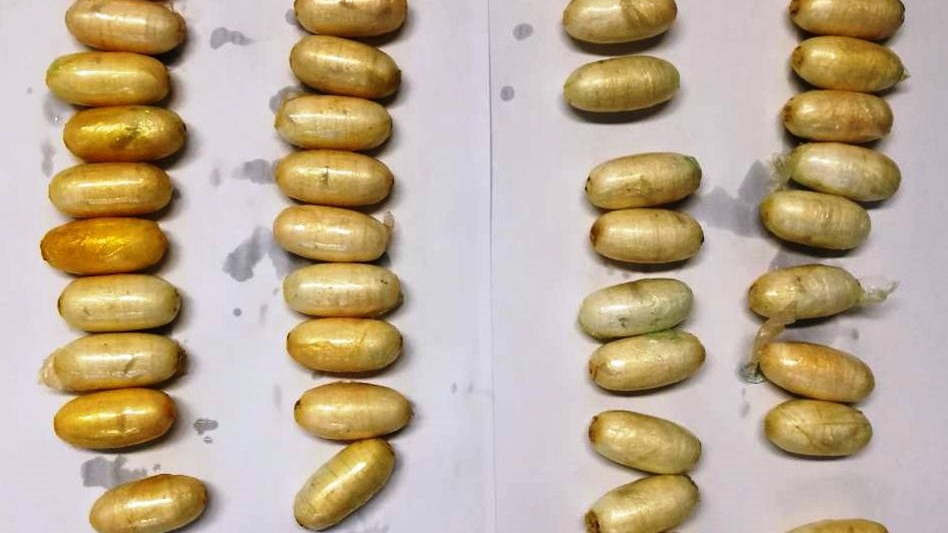 Του πέρασαν χειροπέδες γιατί κατάπιε 40 αυγά – Δεν ήταν…πασχαλινά