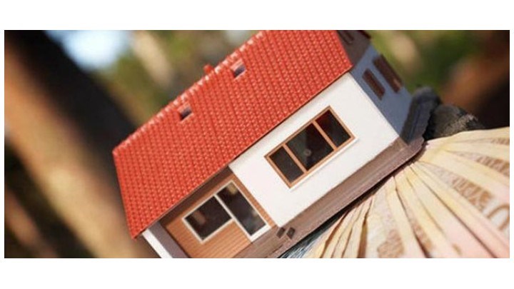 Αντισυνταγματικός ο γερμανικός “ΕΝΦΙΑ”- Ιδιοκτήτης βίλας πληρώνει λιγότερα από μια…γιαγιά με μικρό σπίτι