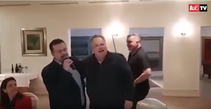 Ο Σέρβος ΥΠΕΞ τραγούδησε στον Κοτζιά το «Μη μου θυμώνεις μάτια μου» – ΒΙΝΤΕΟ