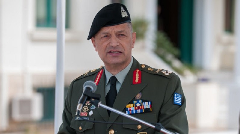 Στο στρατιωτικό αεροδρόμιο Μεγάρων ο αρχηγός του ΓΕΣ