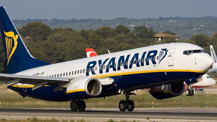 Η Ryanair κλείνει τη βάση της στα Χανιά – Διατηρεί πτήσεις μόνο προς Μύκονο, Σαντορίνη και Θεσσαλονίκη