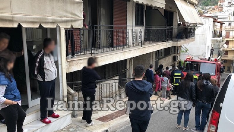Φωτιά σε υπόγειο διαμέρισμα με μικρά παιδιά στο κέντρο της Λαμίας – ΦΩΤΟ