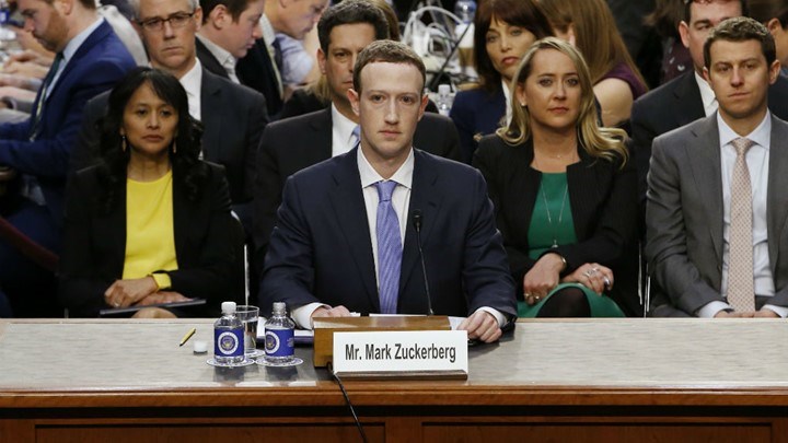 Αποκάλυψη-βόμβα για την Cambridge Analytica από τον Ζάκερμπεργκ