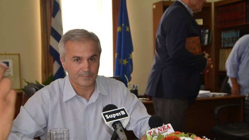 Δίωξη στον Δήμαρχο Αιγίου για τα σκουπίδια – Παρουσιάστηκε αυτοβούλως στο Αστυνομικό Τμήμα