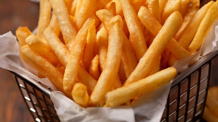 Στο στόχαστρο της ΕΕ οι τηγανιτές πατάτες – Αλλάζουν όλα όσα ξέρουμε για το λατρεμένο φαγητό