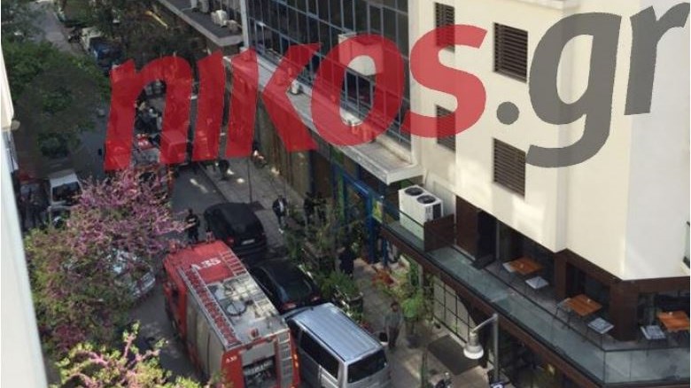 Άνδρας απειλεί να βάλει φωτιά σε συμβολαιογραφείο στη Θεσσαλονίκη – ΦΩΤΟ αναγνώστη