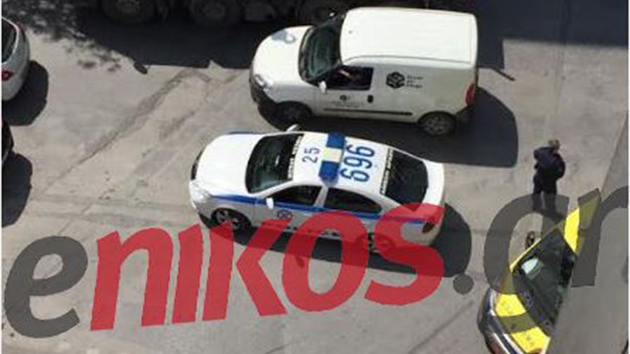 Παραδόθηκε ο άνδρας που είχε ταμπουρωθεί σε συμβολαιογραφείο και απειλούσε να αυτοπυρποληθεί – ΒΙΝΤΕΟ