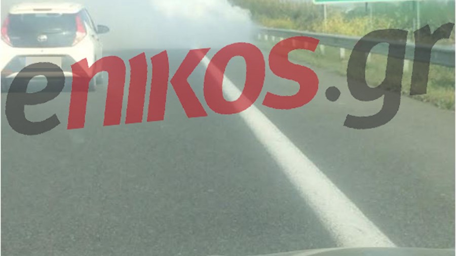 Στις φλόγες τυλίχθηκε αυτοκίνητο στην Εγνατία Οδό – ΦΩΤΟ αναγνώστη