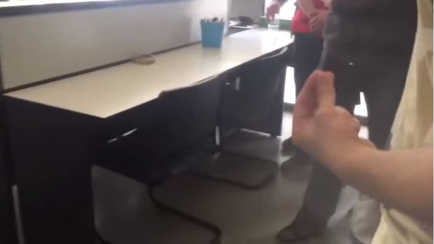 Το ΒΙΝΤΕΟ από την εισβολή των μελών του Ρουβίκωνα σε γραφεία εταιρείας στην Καλλιθέα