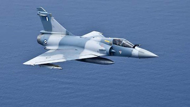 Εντοπίστηκαν κομμάτια της στολής του άτυχου πιλότου – Ψάχνουν το μαύρο κουτί