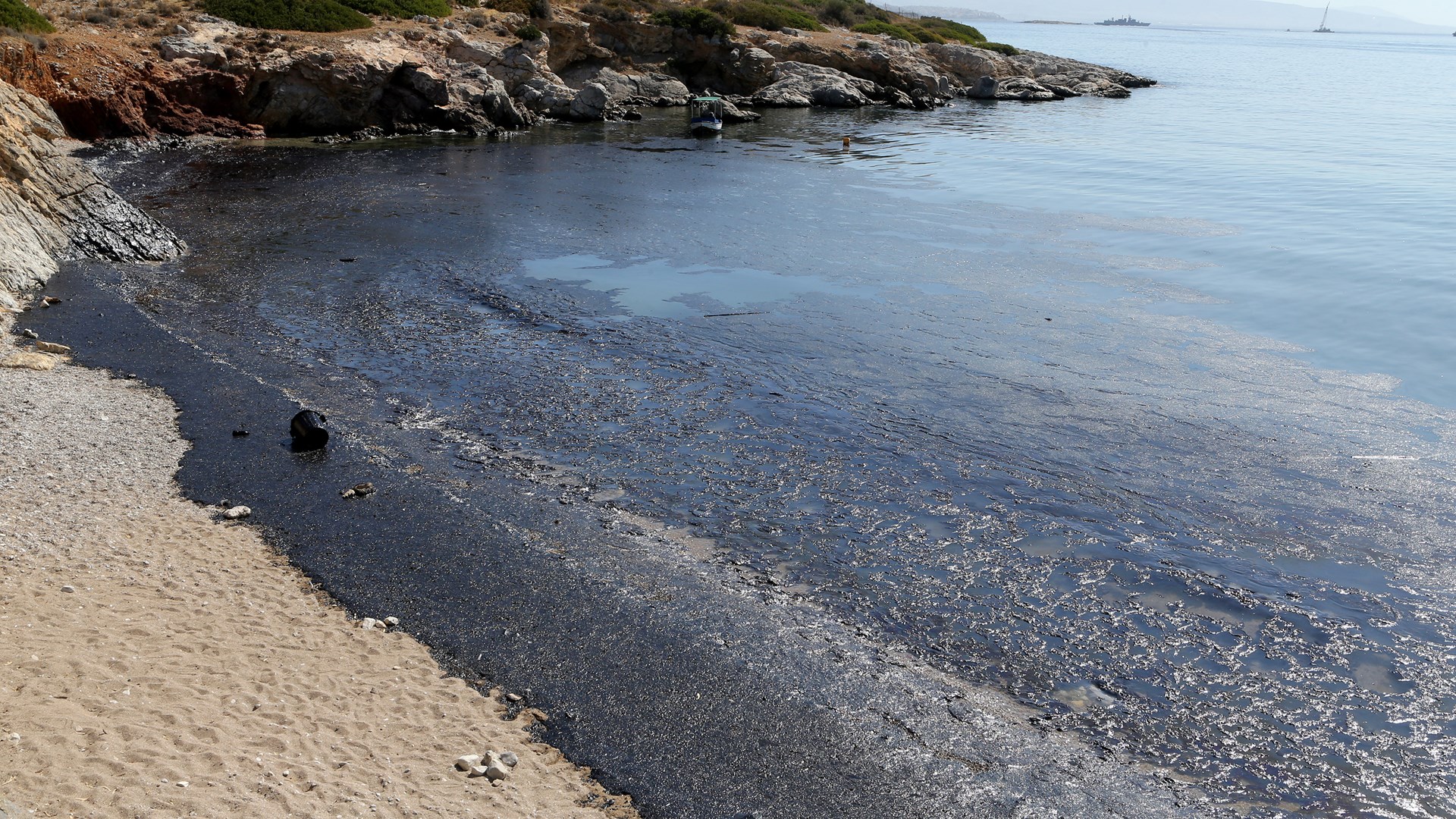Κολυμπήστε άφοβα – Αίρεται ολοκληρωτικά η απαγόρευση κολύμβησης μετά το ναυάγιο του «ΑΓΙΑ ΖΩΝΗ ΙΙ»