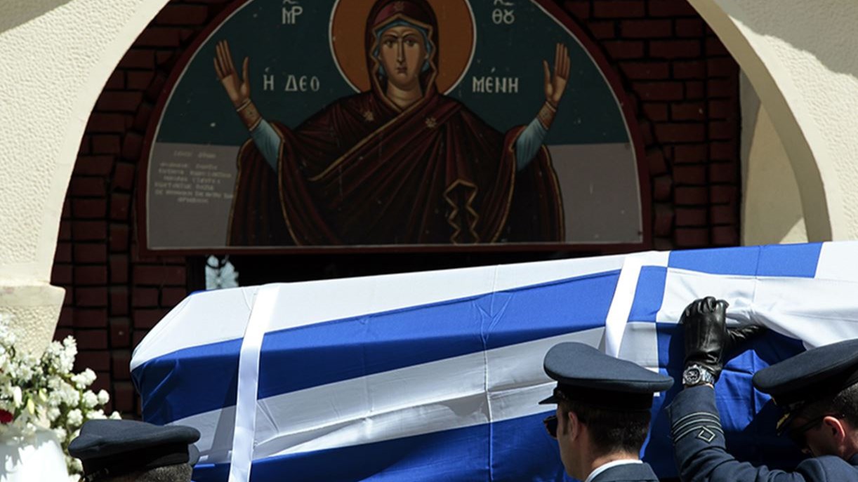 Θρήνος στο τελευταίο “αντίο” στον ήρωα πιλότο, Γιώργο Μπαλταδώρο – ΒΙΝΤΕΟ  – ΦΩΤΟ