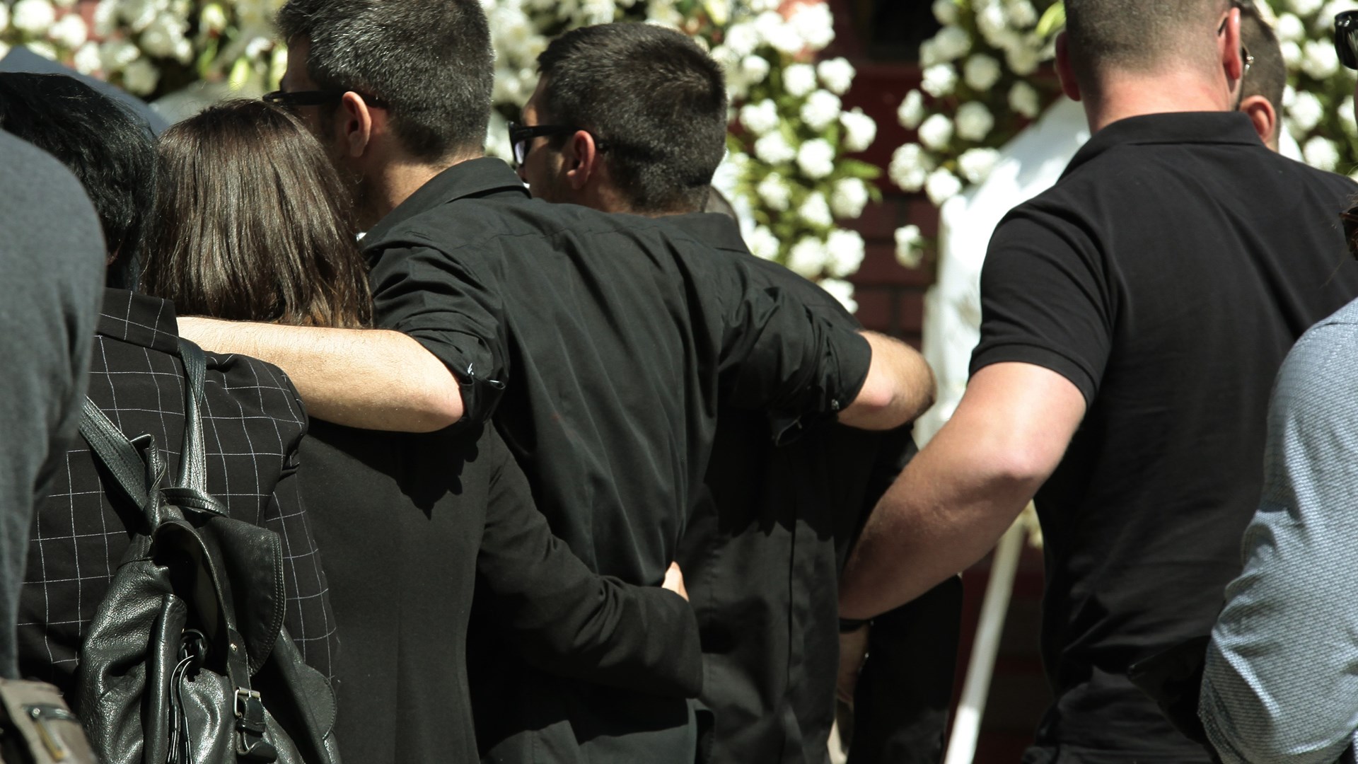 Κατέρρευσε η σύζυγος του αδικοχαμένου πιλότου – Τα τελευταία λόγια της πριν μπει o Γιώργος Μπαλταδώρος  στο μοιραίο Mirage – ΒΙΝΤΕΟ