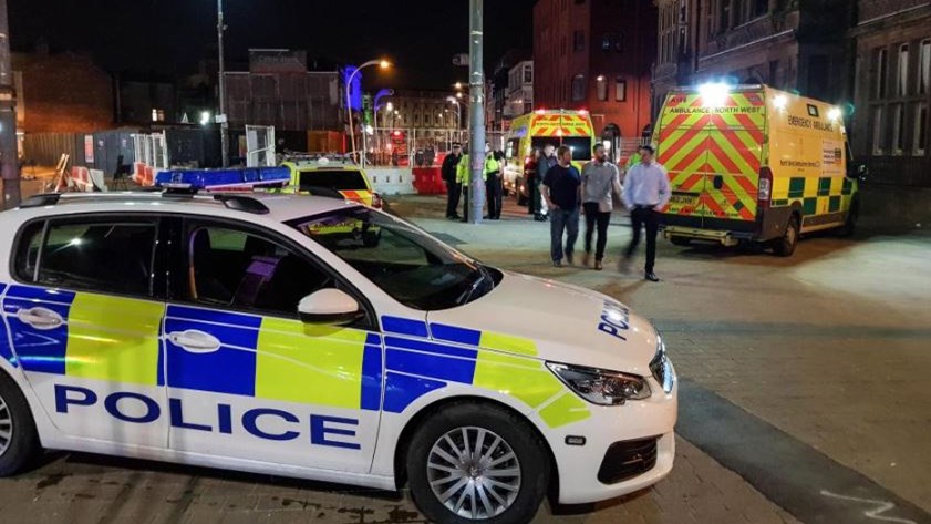 Συναγερμός στη Βρετανία: Αυτοκίνητο έπεσε πάνω σε πεζούς στο Μπλάκπουλ – ΤΩΡΑ