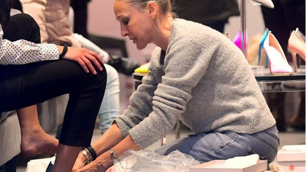 Πώς αιφνιδίασε η Σάρα Τζέσικα Πάρκερ τις πελάτισσες μέσα στο κατάστημά της – ΦΩΤΟ