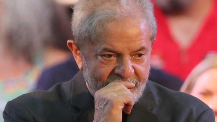 Φαβορί για την Προεδρία της Βραζιλίας ακόμη και μέσα από τη φυλακή ο Λούλα