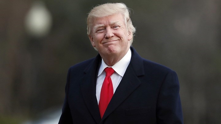 Ο Τραμπ υπερασπίζεται με νέο tweet το «mission accomplished»