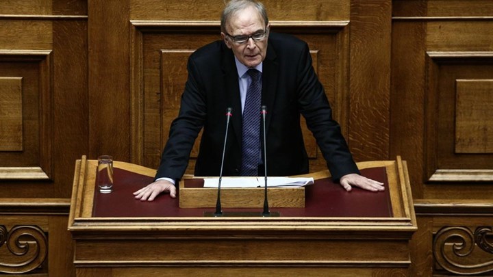 Καρράς: O Φωκάς υιοθέτησε υβριστικά, διχαστικά και αντιδημοκρατικά συνθήματα οπαδών