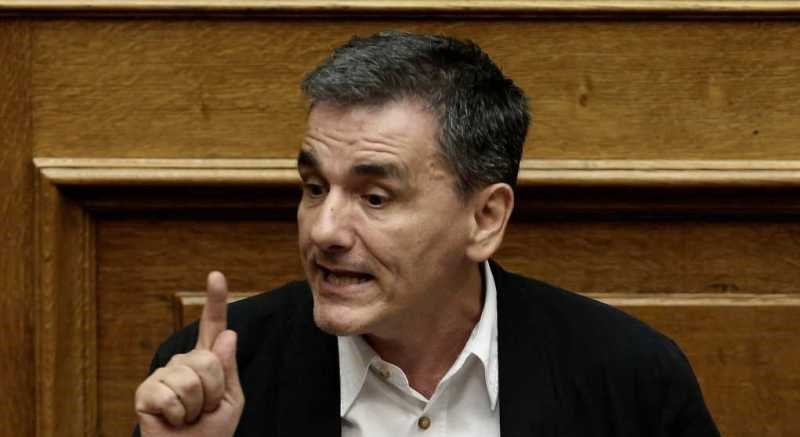 Έξαλλος ο Τσακαλώτος στη Βουλή: Συκοφαντία το ότι στελέχη του ΣΥΡΙΖΑ φώναζαν συνθήματα κατά της Βουλής