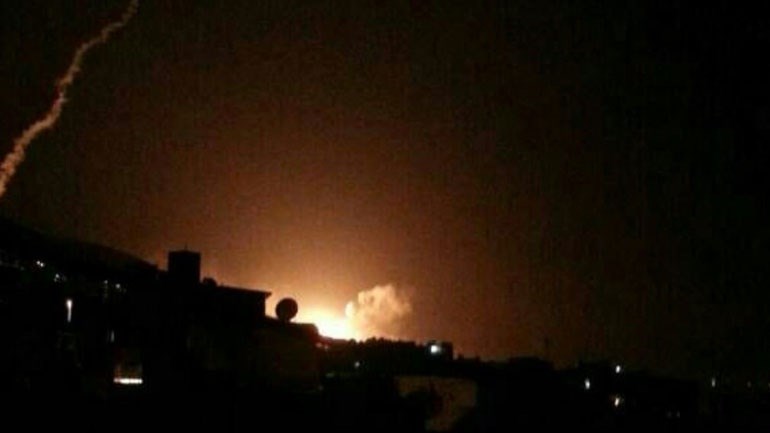 Συρία: Αναχαιτίστηκαν 10 πύραυλοι που εκτοξεύτηκαν εναντίον στρατιωτικών αεροδρομίων