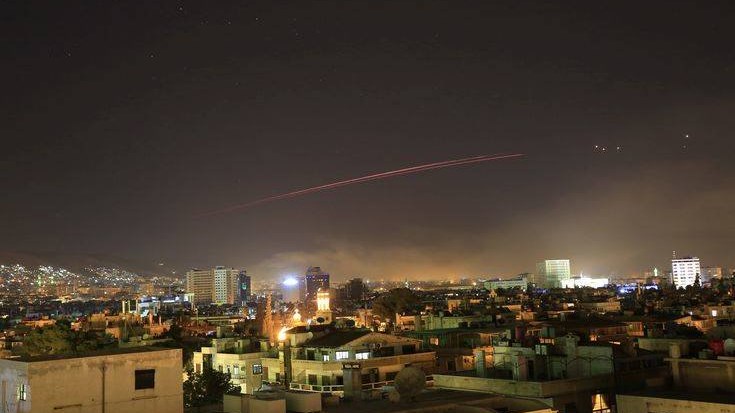 Το Ισραήλ βλέπει πίσω από τις αεροπορικές επιθέσεις η Συρία