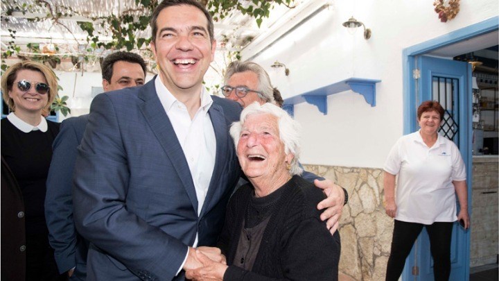 Κάτοικος Καστελλόριζου στον Τσίπρα: Εμείς κρατάμε τον βράχο, από εσάς θέλουμε να μην μας αφήσετε