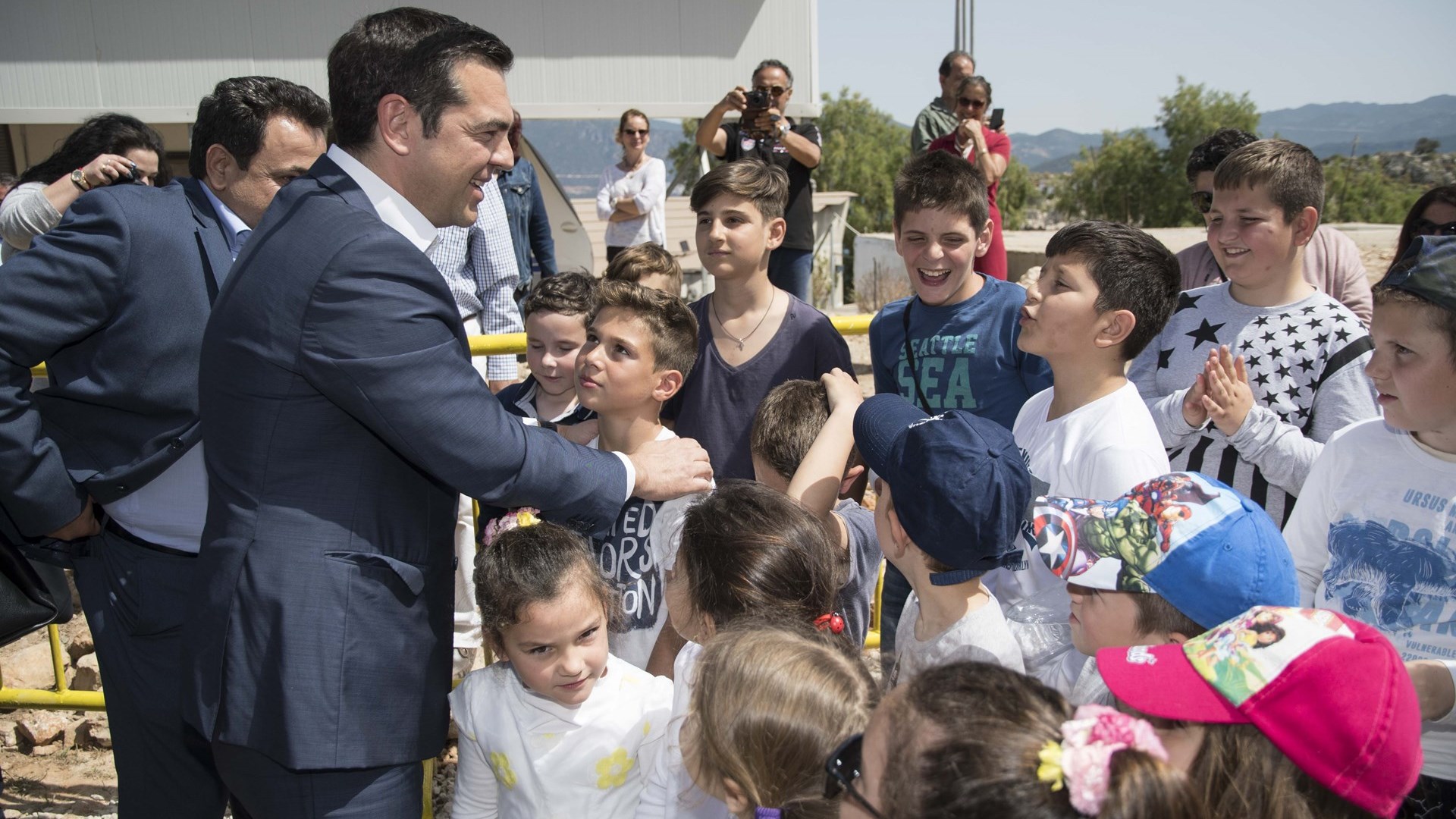 Τα παράπονα εκπαιδευτικών και μαθητών του Καστελλόριζου στον Τσίπρα – Τι τους απάντησε ο Πρωθυπουργός