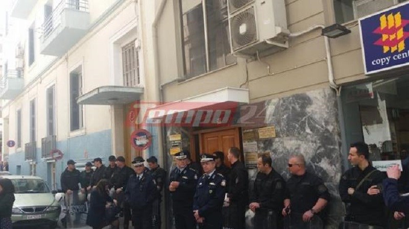 Ένταση και επεισόδια σε πλειστηριασμό στην Πάτρα – Δε βγήκε τελικά στο “σφυρί” το ακίνητο – ΦΩΤΟ – ΒΙΝΤΕΟ