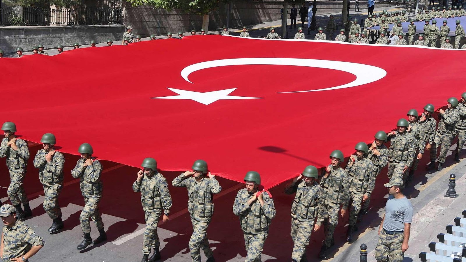 Η Τουρκία διώχνει 3.000 μέλη των ενόπλων δυνάμεων – Τους κατηγορεί για διασυνδέσεις με τον Γκιουλέν