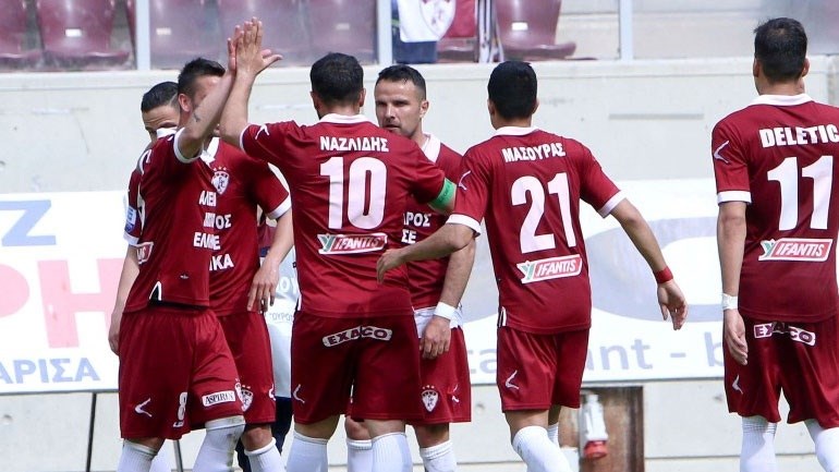 Το μήνυμα στην φανέλα των παικτών της Λάρισας για τον ήρωα πιλότο και τους φυλακισμένους στρατιωτικούς – ΦΩΤΟ