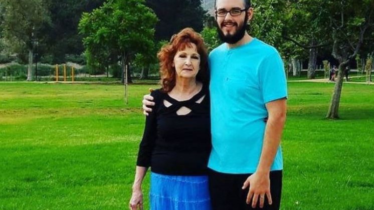 Ο έρως χρόνια δεν κοιτά – 72χρονη παντρεύτηκε 19χρονο