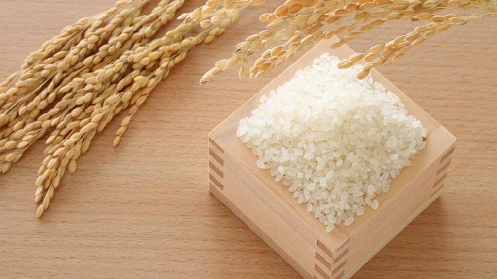 Δείτε γιατί πρέπει να βάλετε ένα δοχείο με ρύζι στην ντουλάπα σας