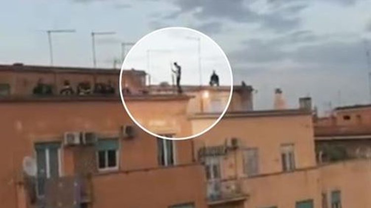 Συγκλονιστικές εικόνες από τη δραματική διάσωση επίδοξου αυτόχειρα στη Ρώμη – ΒΙΝΤΕΟ