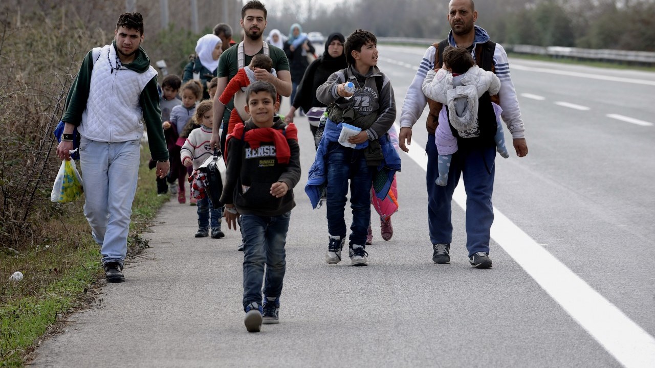 Κατατέθηκε στη Bουλή το νομοσχέδιο για το άσυλο – Ελεύθερη η κυκλοφορία μεταναστών στη χώρα