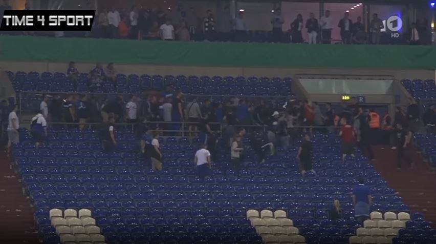 Συμβαίνει… και στα καλύτερα σπίτια: Σοβαρά επεισόδια σε αγώνα της Μπουντεσλίγκα – ΒΙΝΤΕΟ