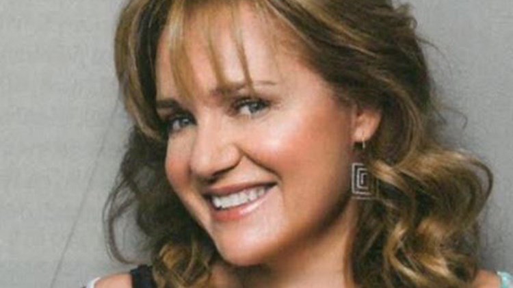 Bomb: Η Μαρία Καβογιάννη στις Μάγισσες της Σμύρνης