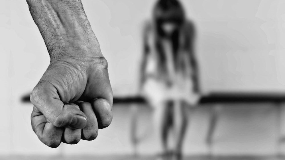 Κτηνωδία: Βίασε και σκότωσε με τσιμεντόπλακα μια 11χρονη – Γύρισε στο γαμήλιο γλέντι σαν να μην τρέχει τίποτα